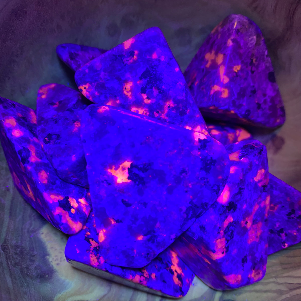 Yooperlite Mini Freeforms - UV Reactive