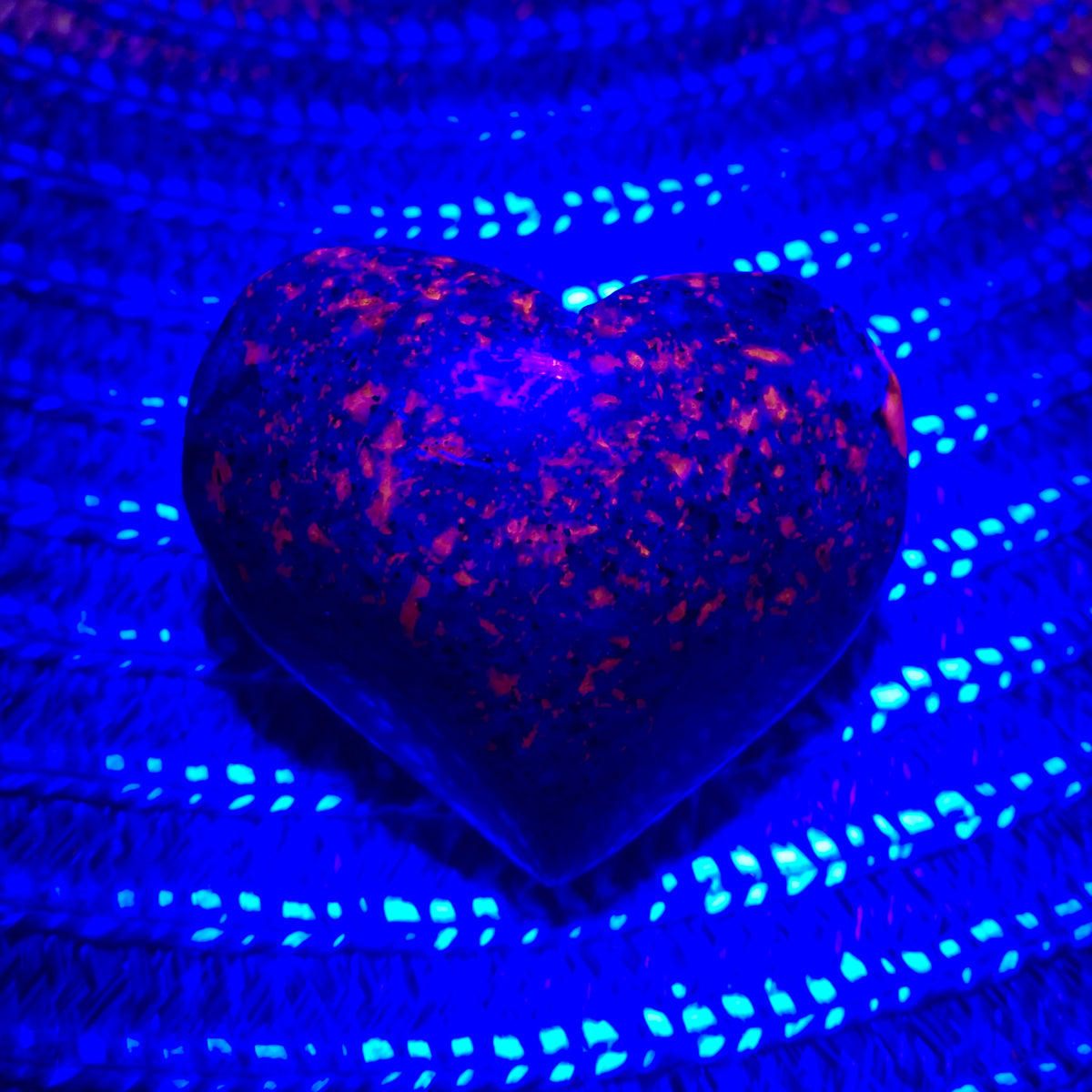 Yooperlite Heart - UV Reactive